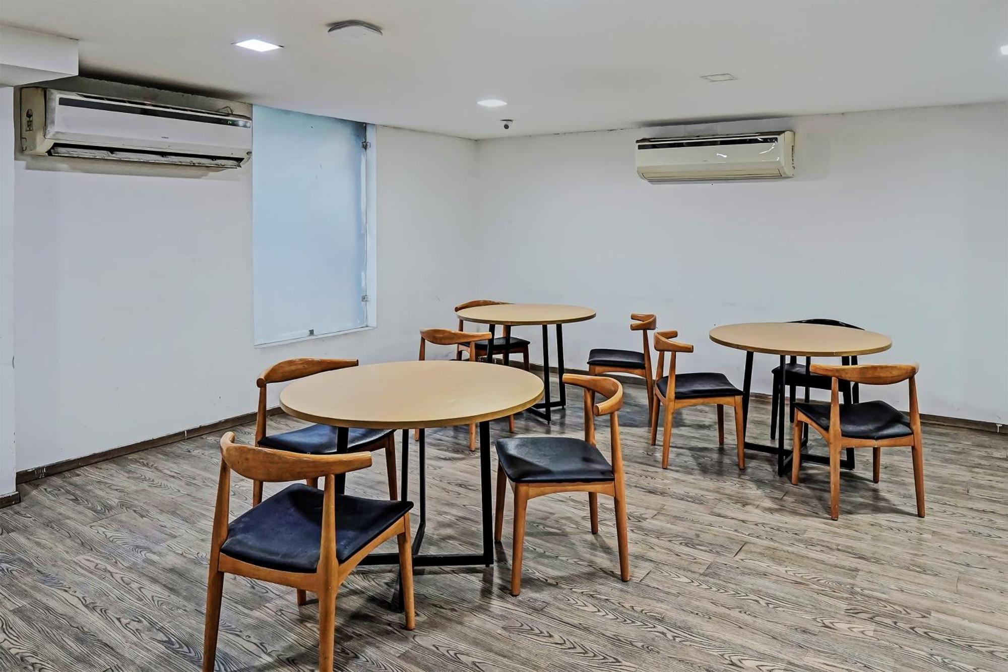 מלון דלהי Collection O White Saffron Near Rohini Sector 18 Metro Station מראה חיצוני תמונה